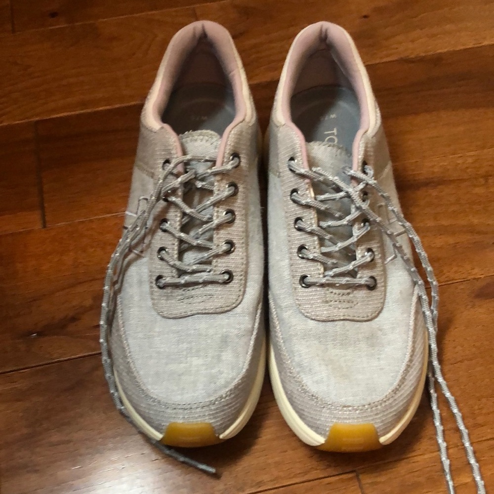 TOMS lace up sneakers